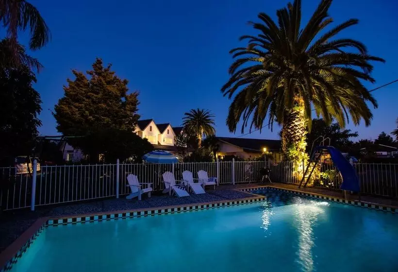 Asure Colonial Lodge Motel