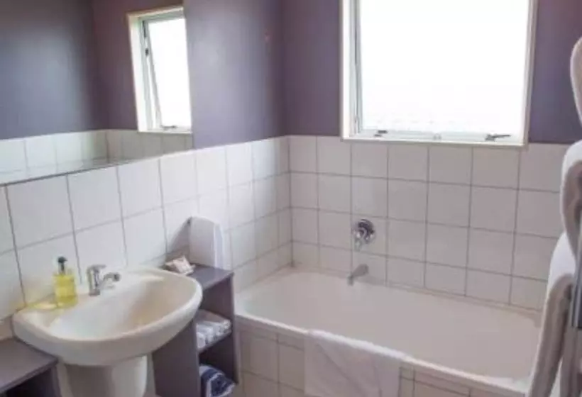 Asure Colonial Lodge Motel