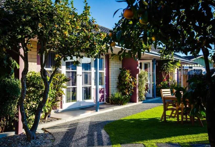 Asure Colonial Lodge Motel