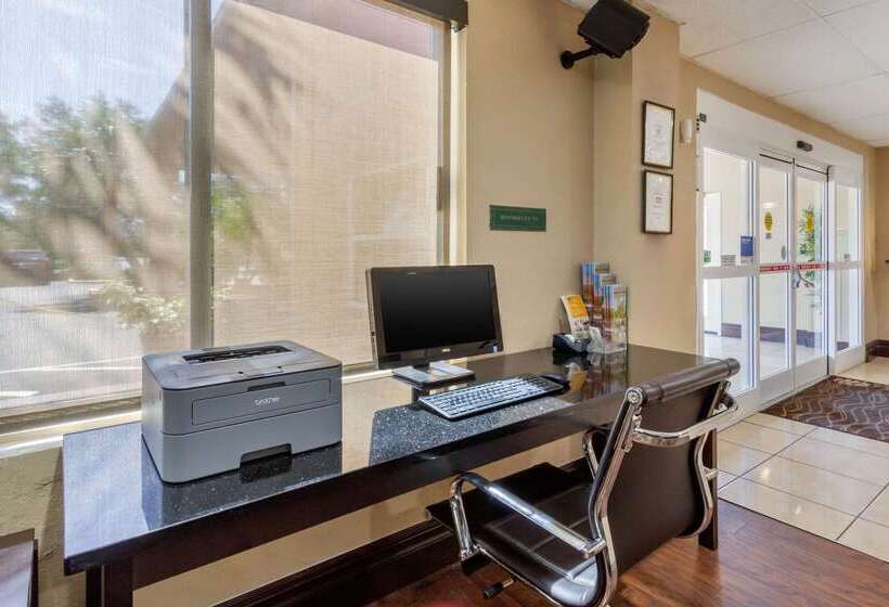 호텔 Comfort Inn St Petersburg North