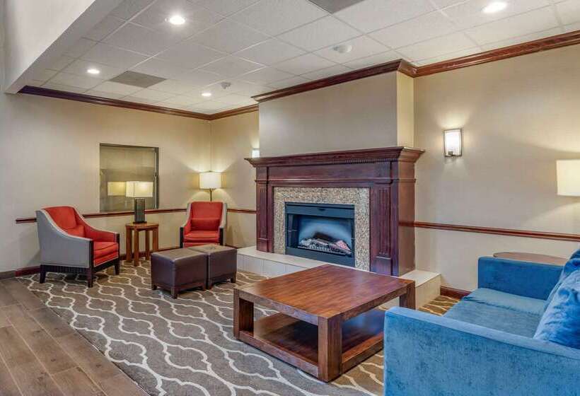 Отель Comfort Inn & Suites St. Louiso Fallon