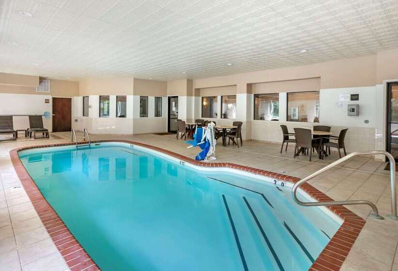 Отель Comfort Inn & Suites St. Louiso Fallon