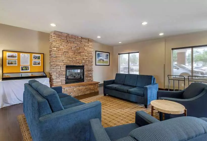 ホテル Comfort Suites Coralville I80