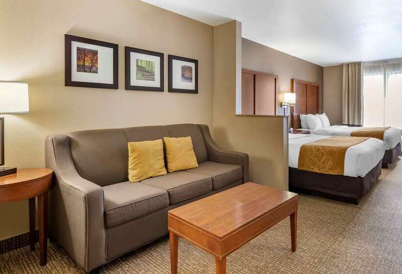 ホテル Comfort Suites Coralville I80
