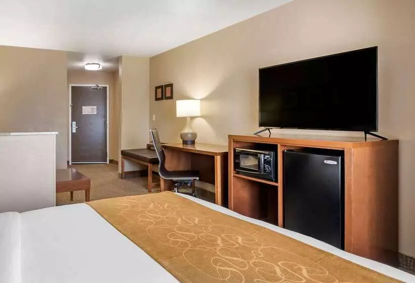 ホテル Comfort Suites Coralville I80