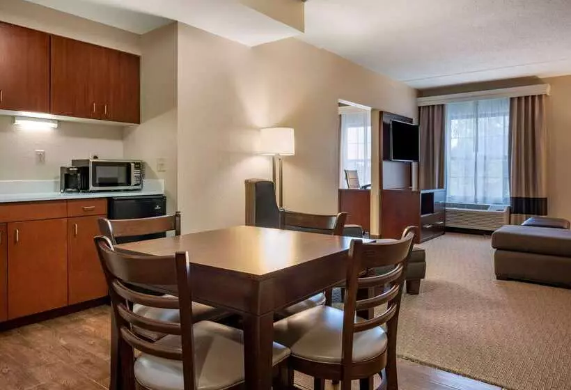 هتل Comfort Suites Near Penn State