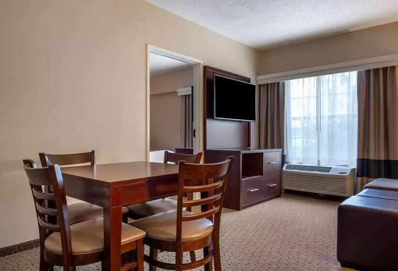 هتل Comfort Suites Near Penn State