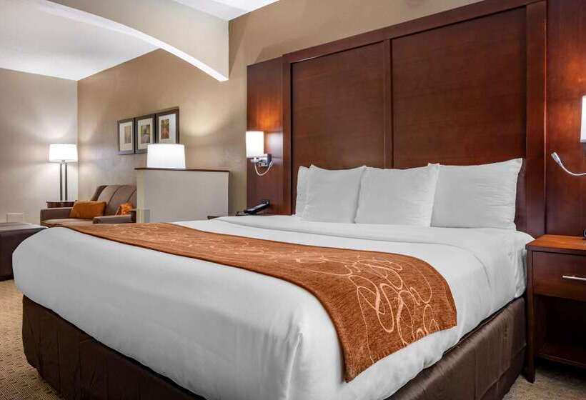 Отель Comfort Suites Near Penn State