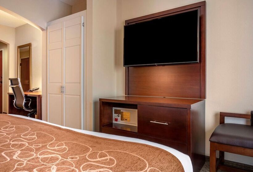 בית מלון כפרי Comfort Suites Near Penn State