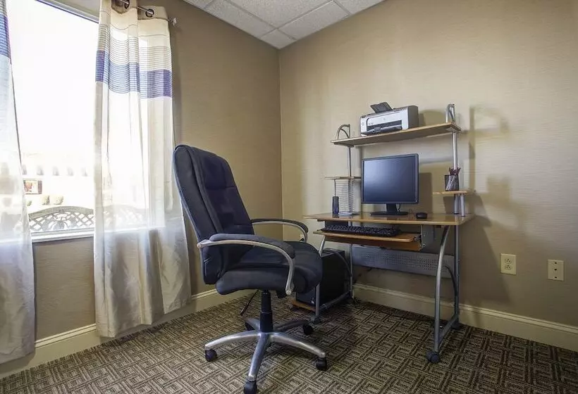 בית מלון כפרי Comfort Suites