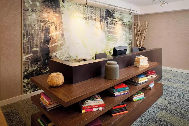 هتل Courtyard By Marriott West Palm Beach Airport