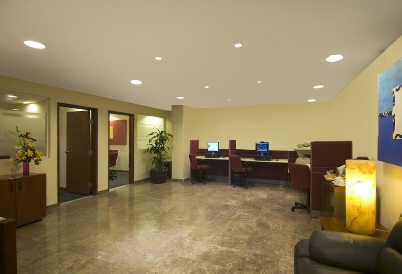 فندق Fiesta Inn Express Puebla Finsa