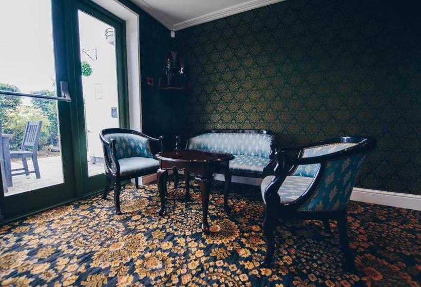 Отель Fox Country Inn