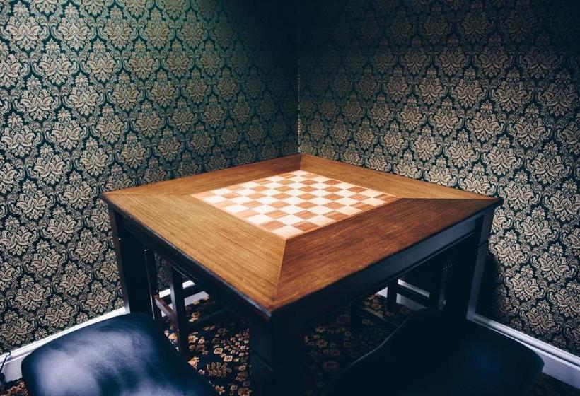 Отель Fox Country Inn