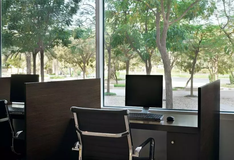 هتل Holiday Inn Express Dubai Internet City, An Ihg