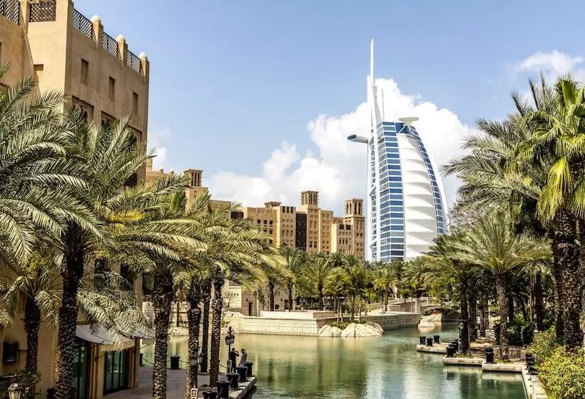 ホテル Holiday Inn Express Dubai Internet City, An Ihg