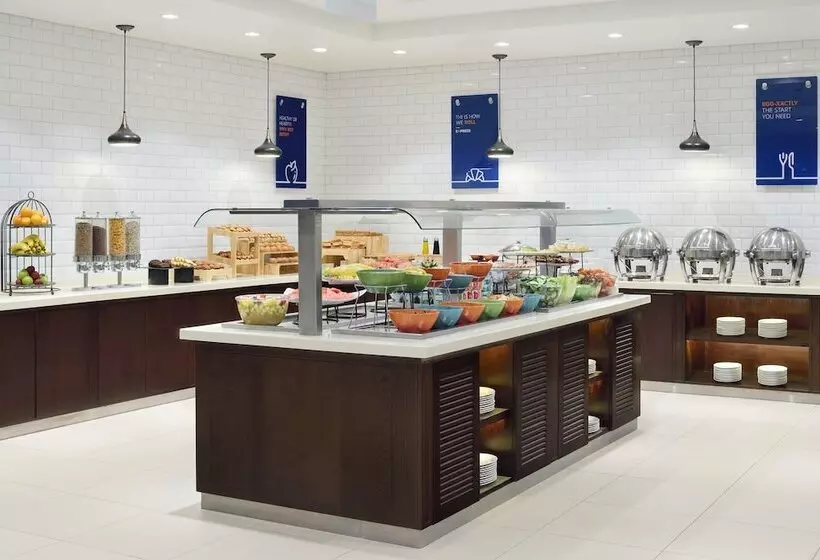 ホテル Holiday Inn Express Dubai Internet City, An Ihg