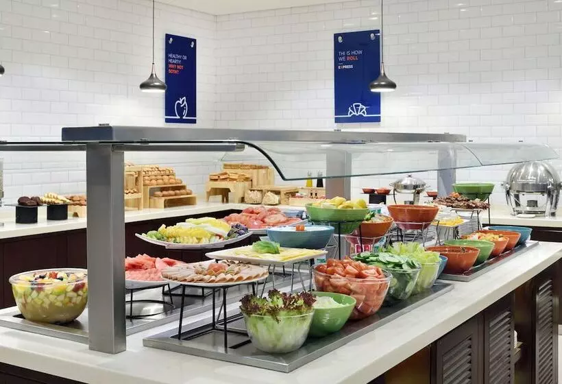 ホテル Holiday Inn Express Dubai Internet City, An Ihg