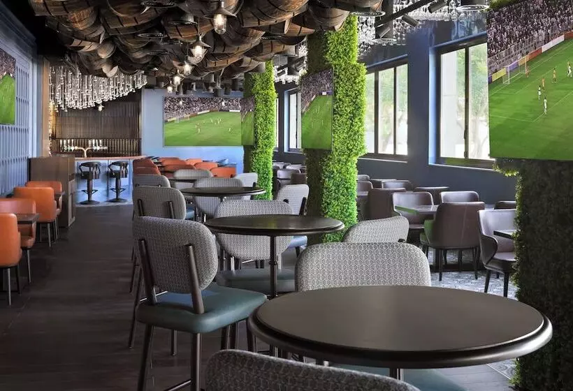 ホテル Holiday Inn Express Dubai Internet City, An Ihg