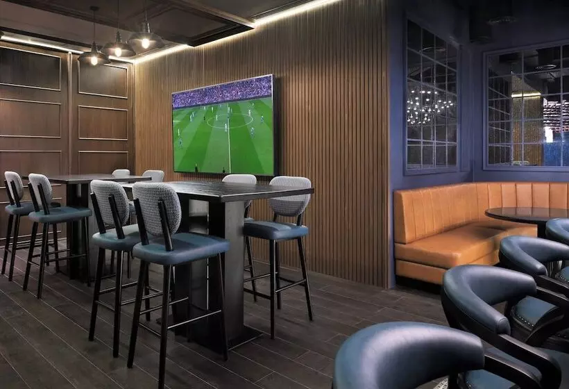 ホテル Holiday Inn Express Dubai Internet City, An Ihg