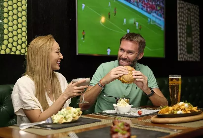 ホテル Holiday Inn Express Dubai Internet City, An Ihg
