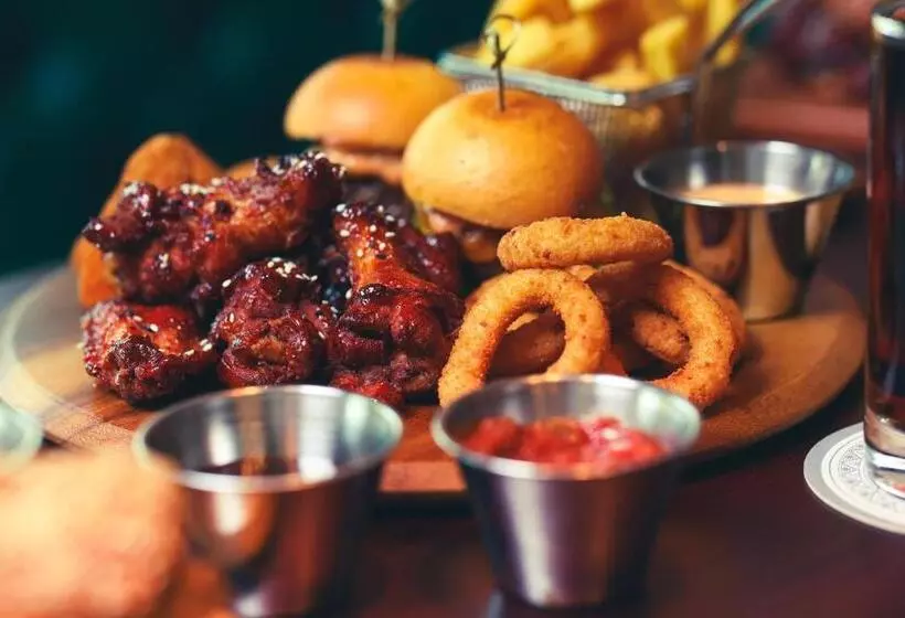 هتل Holiday Inn Express Dubai Internet City, An Ihg