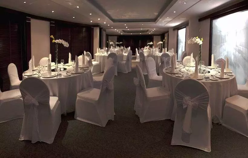 Kingsgate Hotel By Millennium