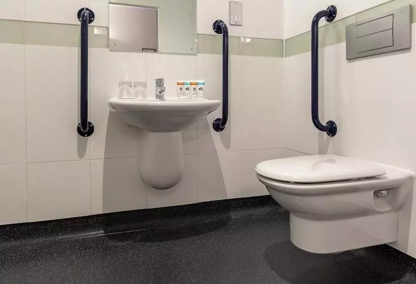 Отель Legacy Preston International