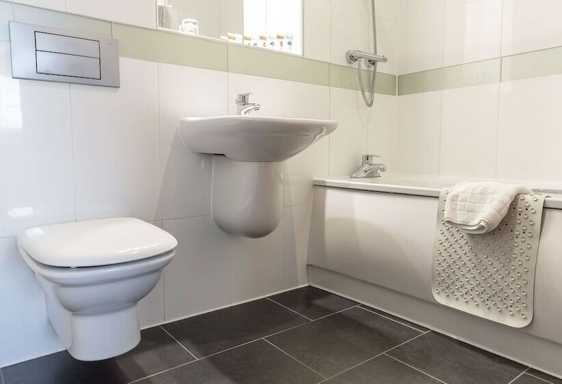 Hotel Legacy Preston International