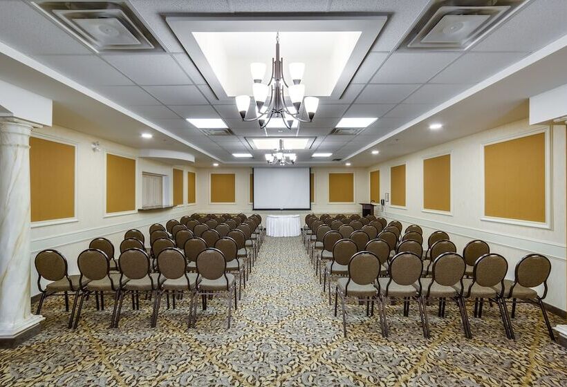 בית מלון כפרי Monte Carlo Inn Barrie   Newly Renovated