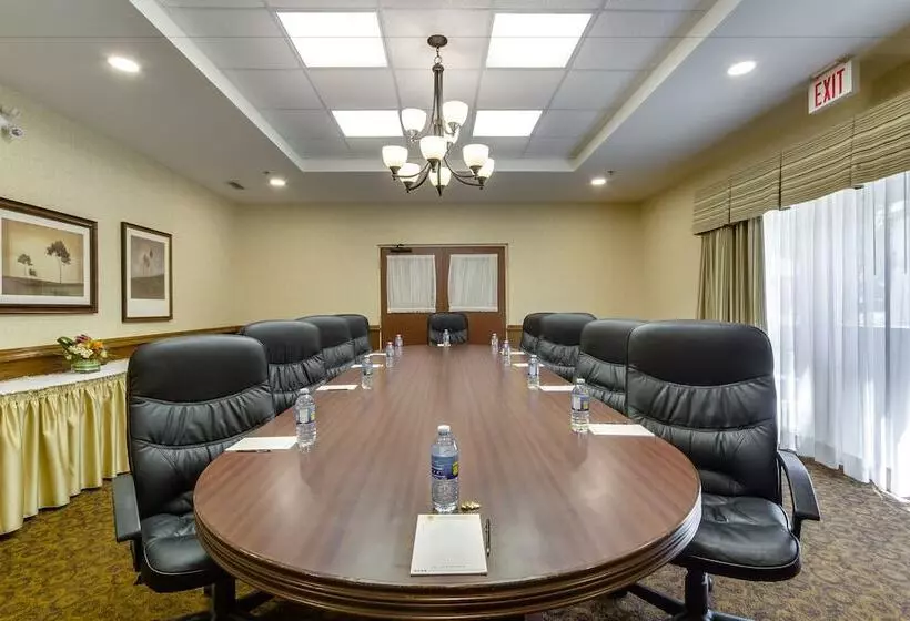 ホテル Monte Carlo Inn Barrie   Newly Renovated