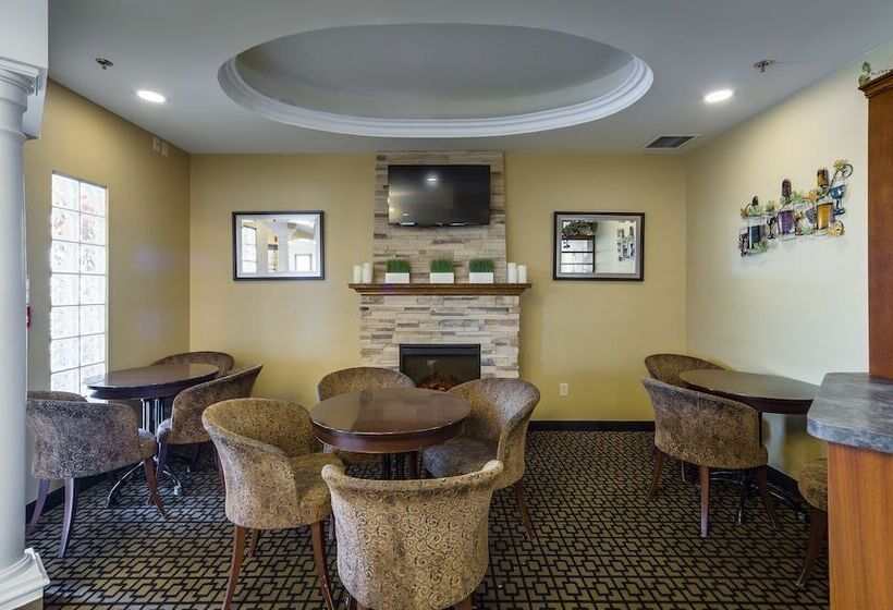 בית מלון כפרי Monte Carlo Inn Barrie   Newly Renovated