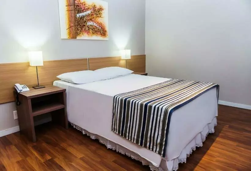 בית מלון כפרי Nacional Inn Porto Alegre   Próximo Ao Araújo Vianna E Ao Complexo Hospitalar Santa Casa