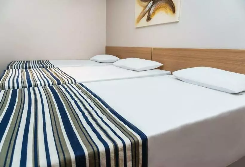 בית מלון כפרי Nacional Inn Porto Alegre   Próximo Ao Araújo Vianna E Ao Complexo Hospitalar Santa Casa