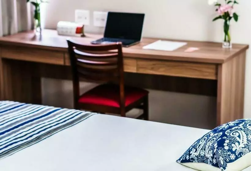 בית מלון כפרי Nacional Inn Porto Alegre   Próximo Ao Araújo Vianna E Ao Complexo Hospitalar Santa Casa