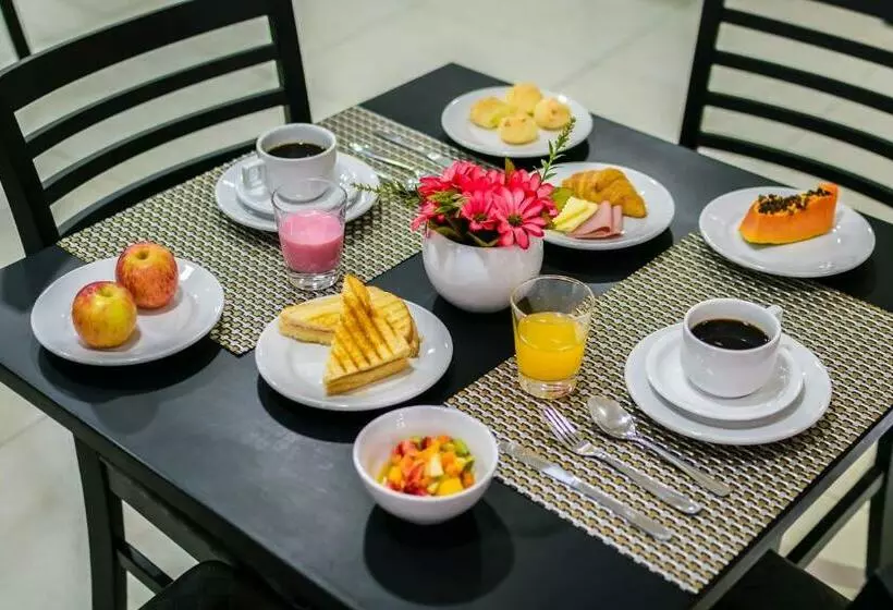 בית מלון כפרי Nacional Inn Porto Alegre   Próximo Ao Araújo Vianna E Ao Complexo Hospitalar Santa Casa