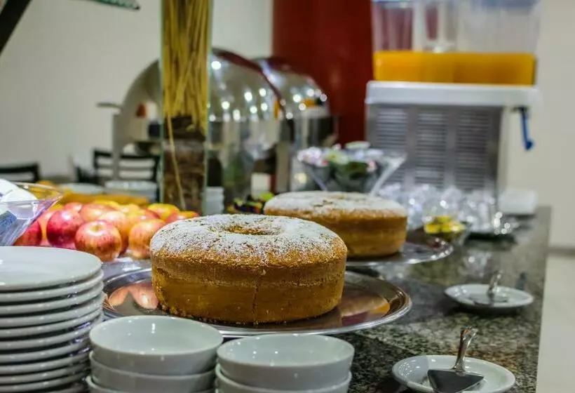 בית מלון כפרי Nacional Inn Porto Alegre   Próximo Ao Araújo Vianna E Ao Complexo Hospitalar Santa Casa