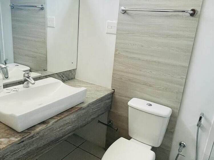 هتل Nacional Inn Porto Alegre   Próximo Ao Araújo Vianna E Ao Complexo Hospitalar Santa Casa