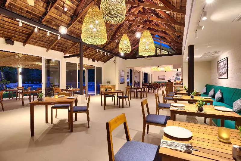 Hotel Outrigger Khao Lak Beach Resort   Sha Extra Plus