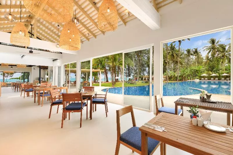 Hotel Outrigger Khao Lak Beach Resort   Sha Extra Plus