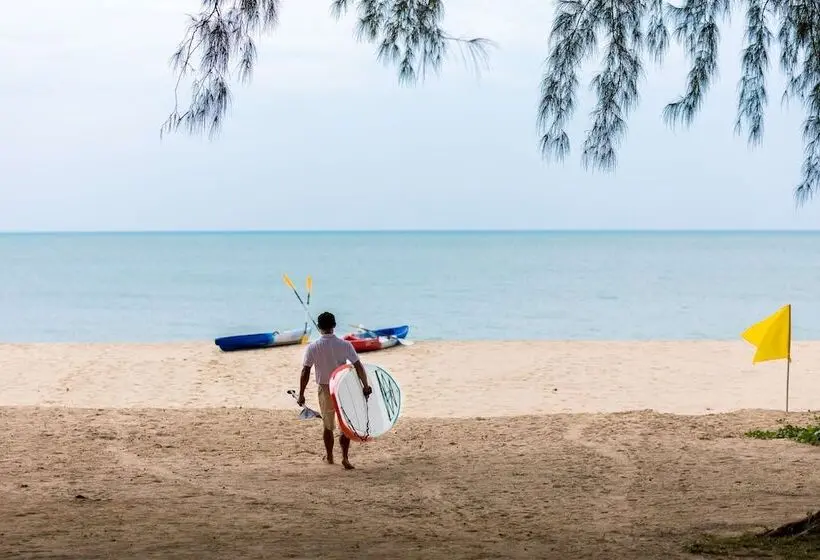 هتل Outrigger Khao Lak Beach Resort