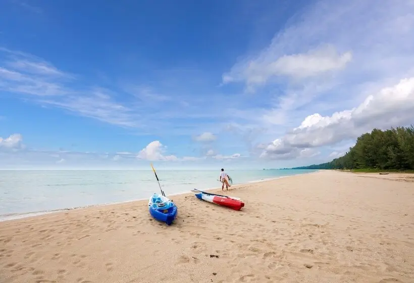 هتل Outrigger Khao Lak Beach Resort