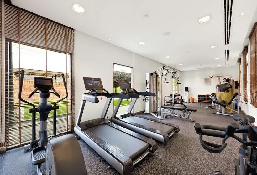 هتل Outrigger Khao Lak Beach Resort