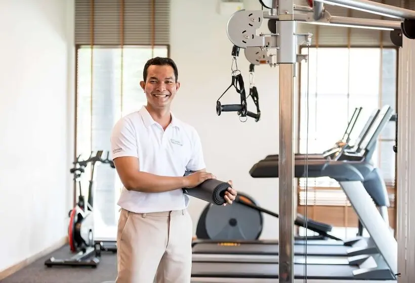 هتل Outrigger Khao Lak Beach Resort