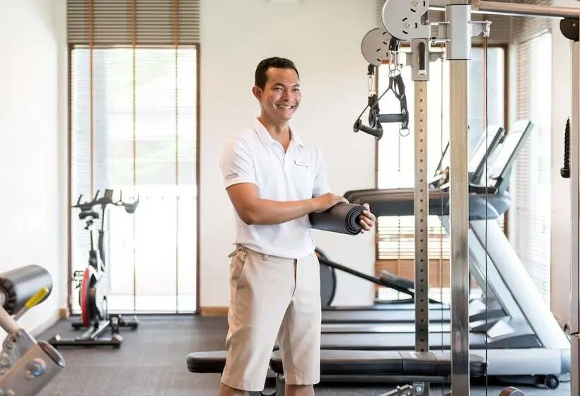 هتل Outrigger Khao Lak Beach Resort