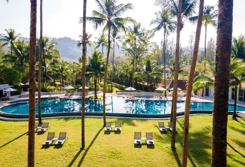هتل Outrigger Khao Lak Beach Resort