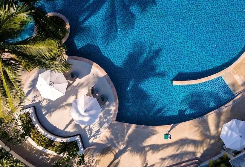 هتل Outrigger Khao Lak Beach Resort