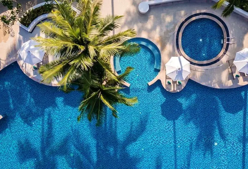 هتل Outrigger Khao Lak Beach Resort