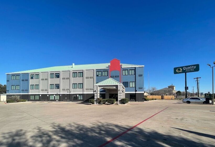 בית מלון כפרי Quality Suites