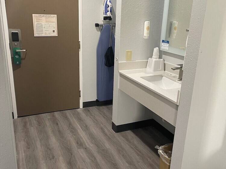 בית מלון כפרי Quality Suites